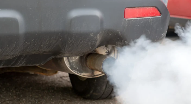 Fumée blanche et odeur de brûlé : Quels sont les risques ?